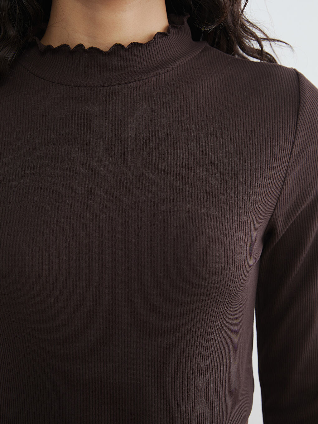 Kahverengi Fırfırlı Dik Yaka Kadın Body-2