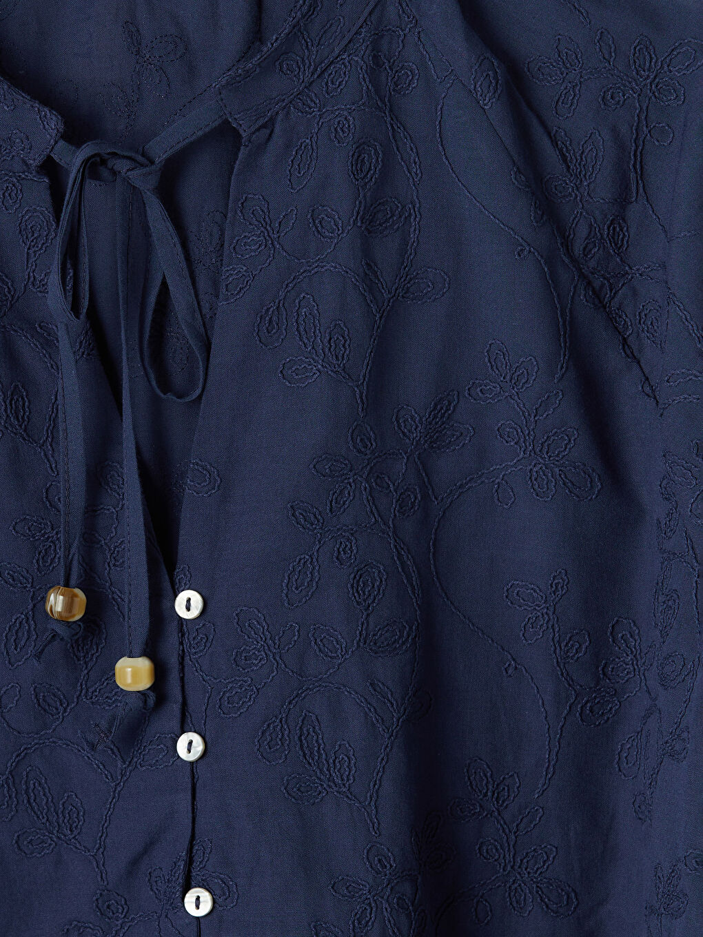 Lacivert Bağlamalı Yaka Nakışlı Bluz-2