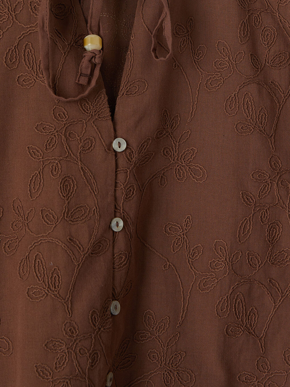 Kahverengi Bağlamalı Yaka Nakışlı Bluz-2