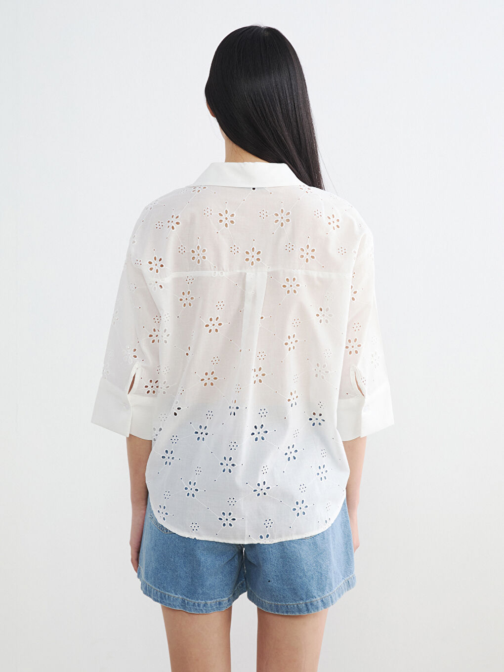 Beyaz Ajurlu Oversize Kadın Gömlek-3