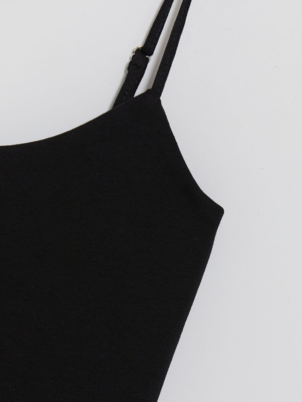 Siyah U Yaka İp Askılı Kadın Atlet-2