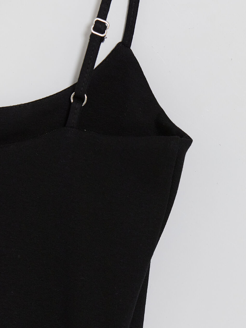 Siyah U Yaka İp Askılı Kadın Atlet-3