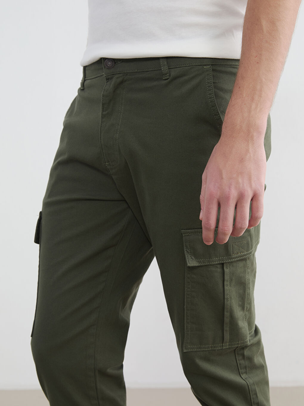 Pantalon cargo en gabardine pour homme coupe slim-2