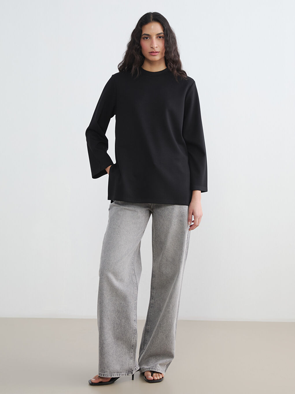 Siyah Bisiklet Yaka Soft Touch Kadın Sweatshirt Tunik-1