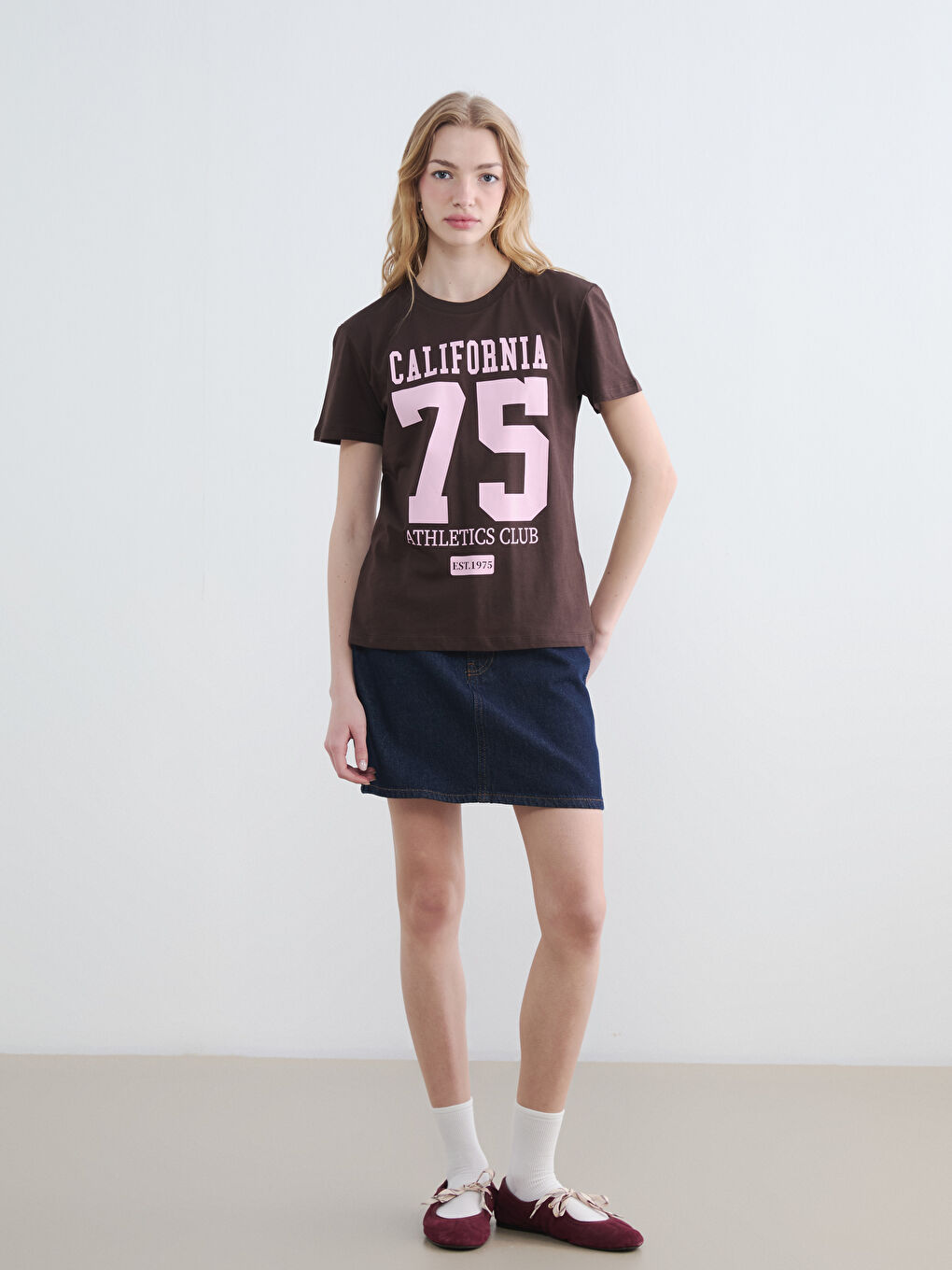 Bisiklet Yaka California Baskılı Kadın Tişört-1