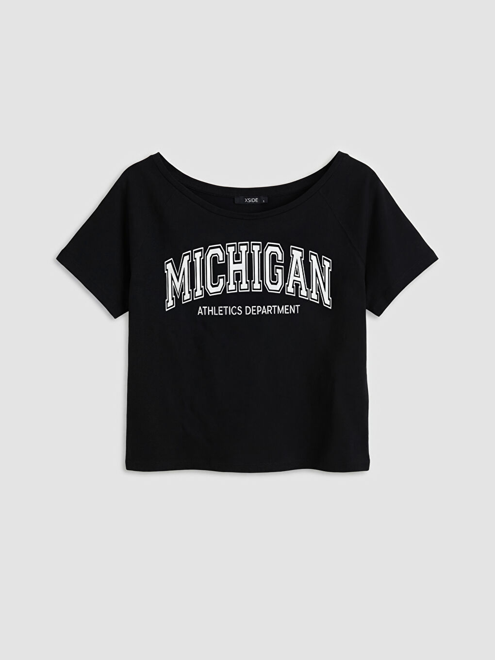 Siyah Kayık Yaka Baskılı Kadın Tişört