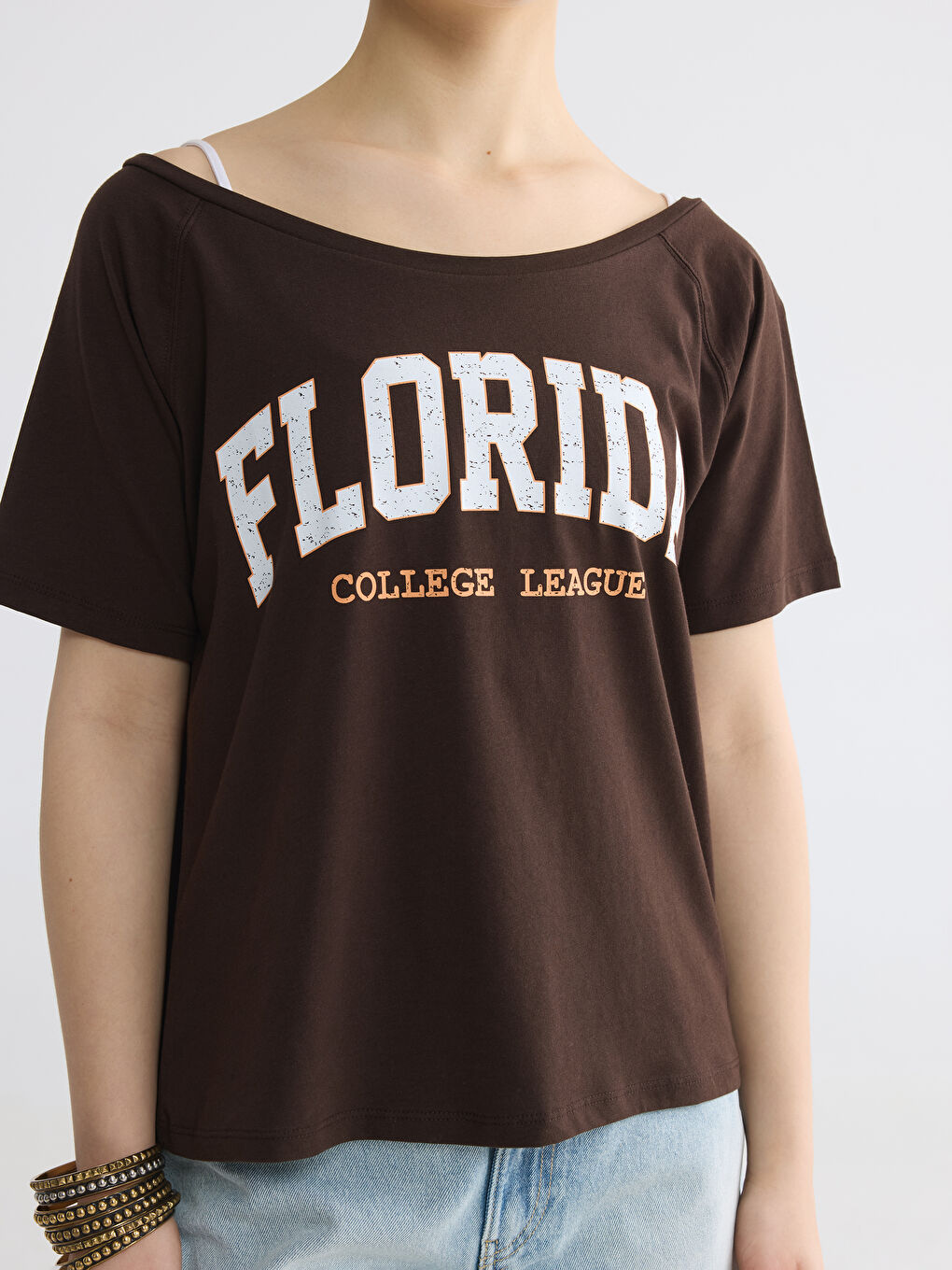 Ženska majica sa širokim izrezom i štampom-2