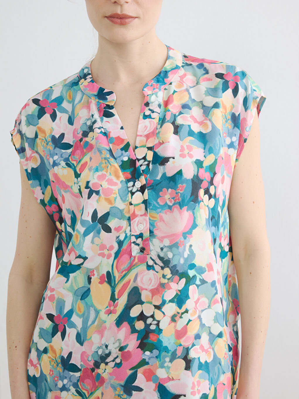 Blouse Fleurie à Encolure Fendue-2