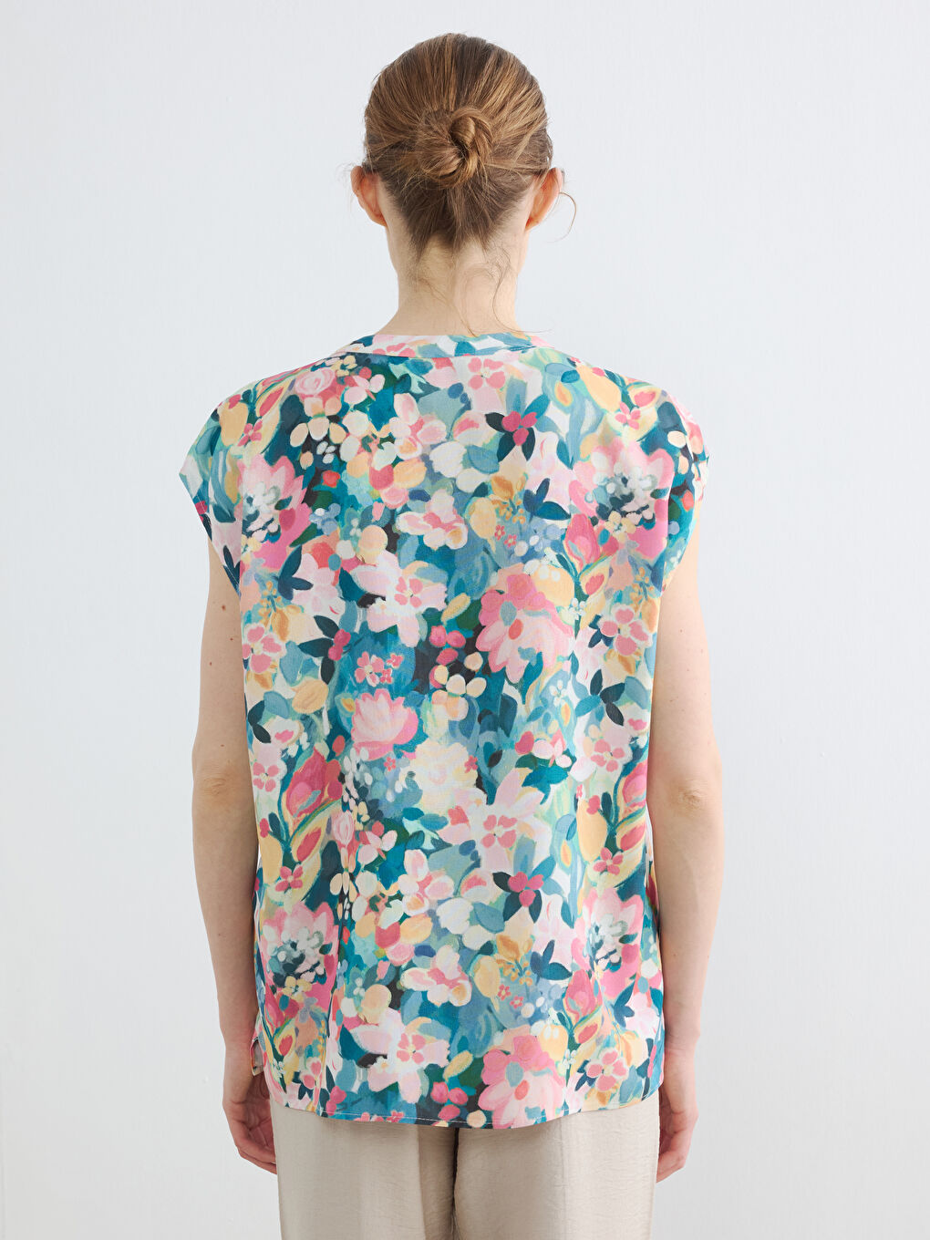 Blouse Fleurie à Encolure Fendue-3