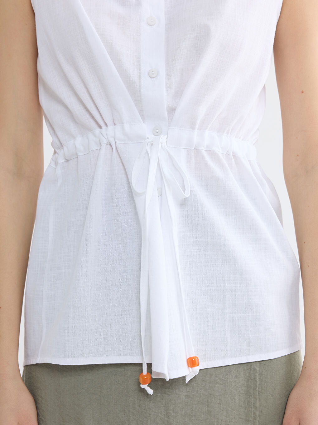 Beyaz Büzgülü Kadın Gömlek-2