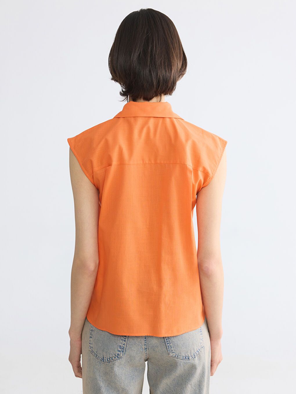 Жена Оранжево Риза-3