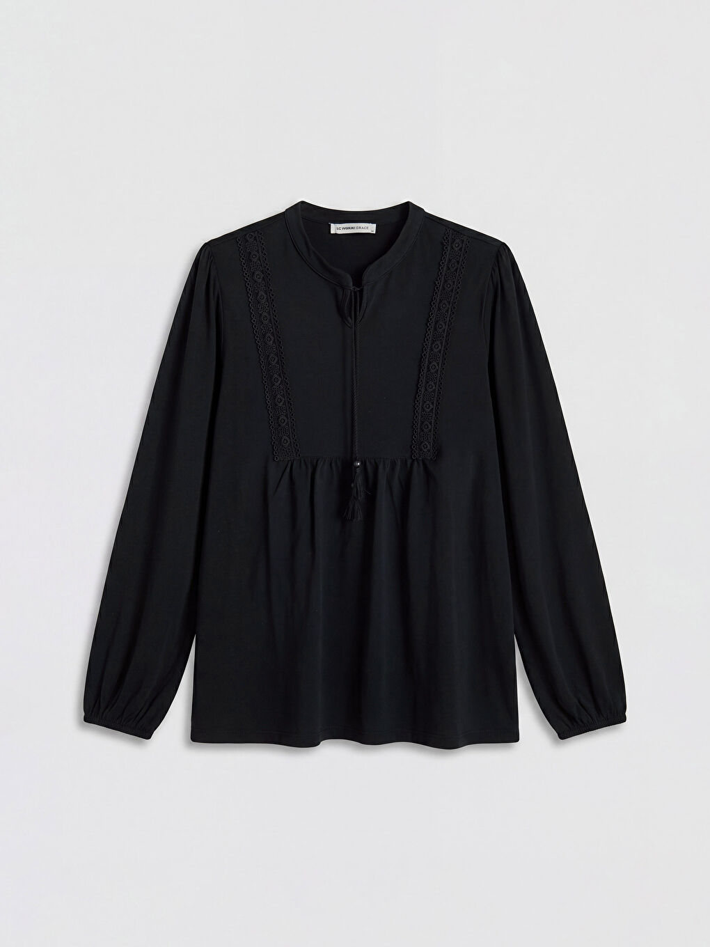 Siyah Bağlamalı Yaka Nakışlı Bluz
