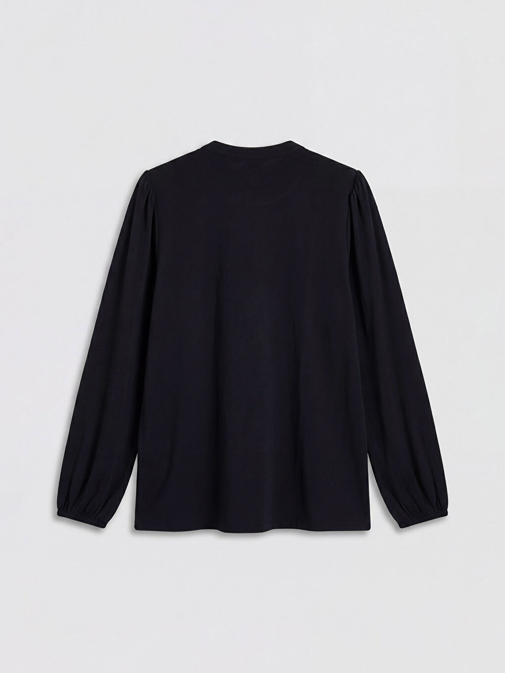 Siyah Bağlamalı Yaka Nakışlı Bluz-1