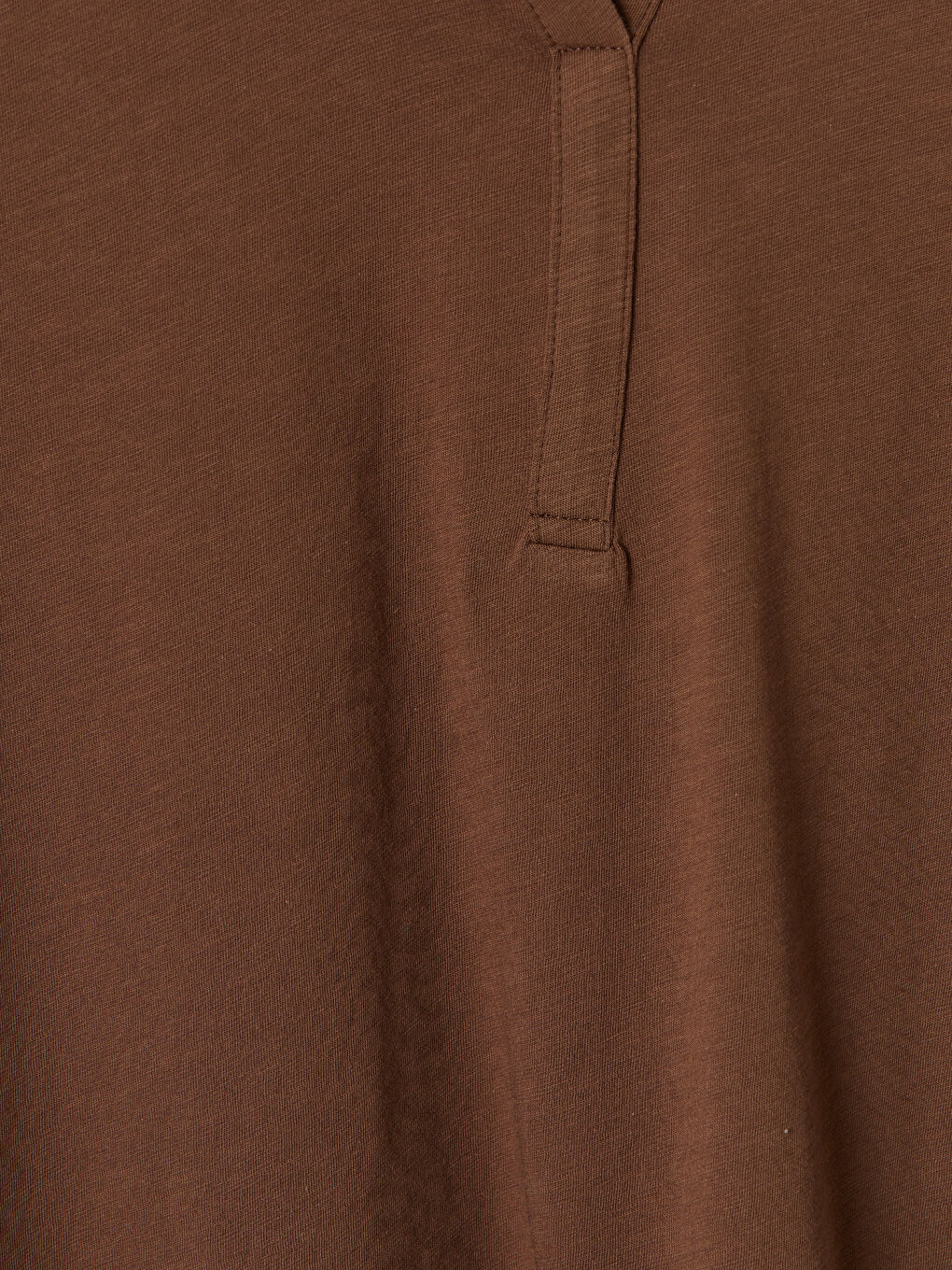 Kahverengi Kaçık Yaka Nakışlı Bluz-2