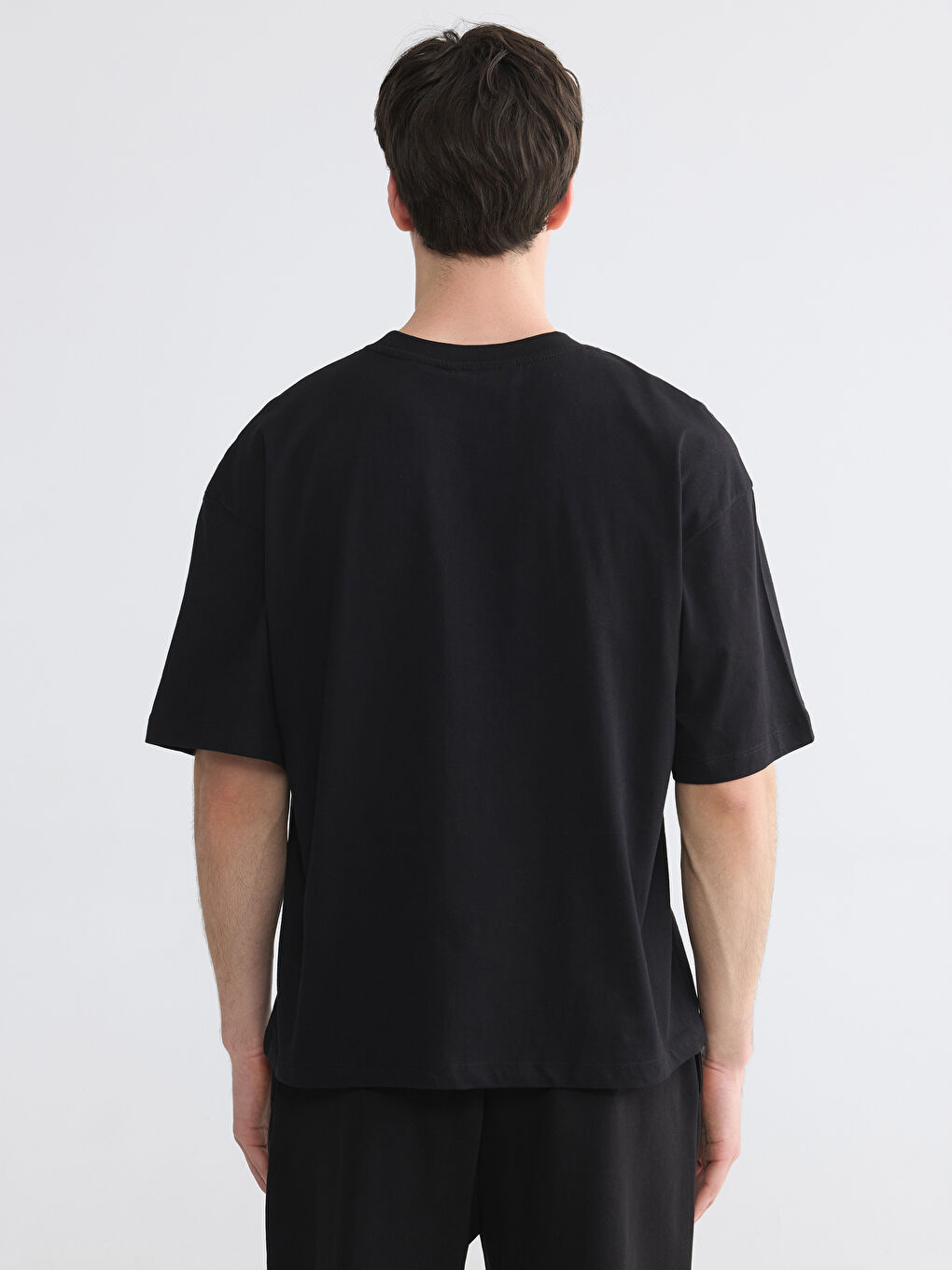 oversize дөңгелек жағалы принтті ерлер футболкасы-3