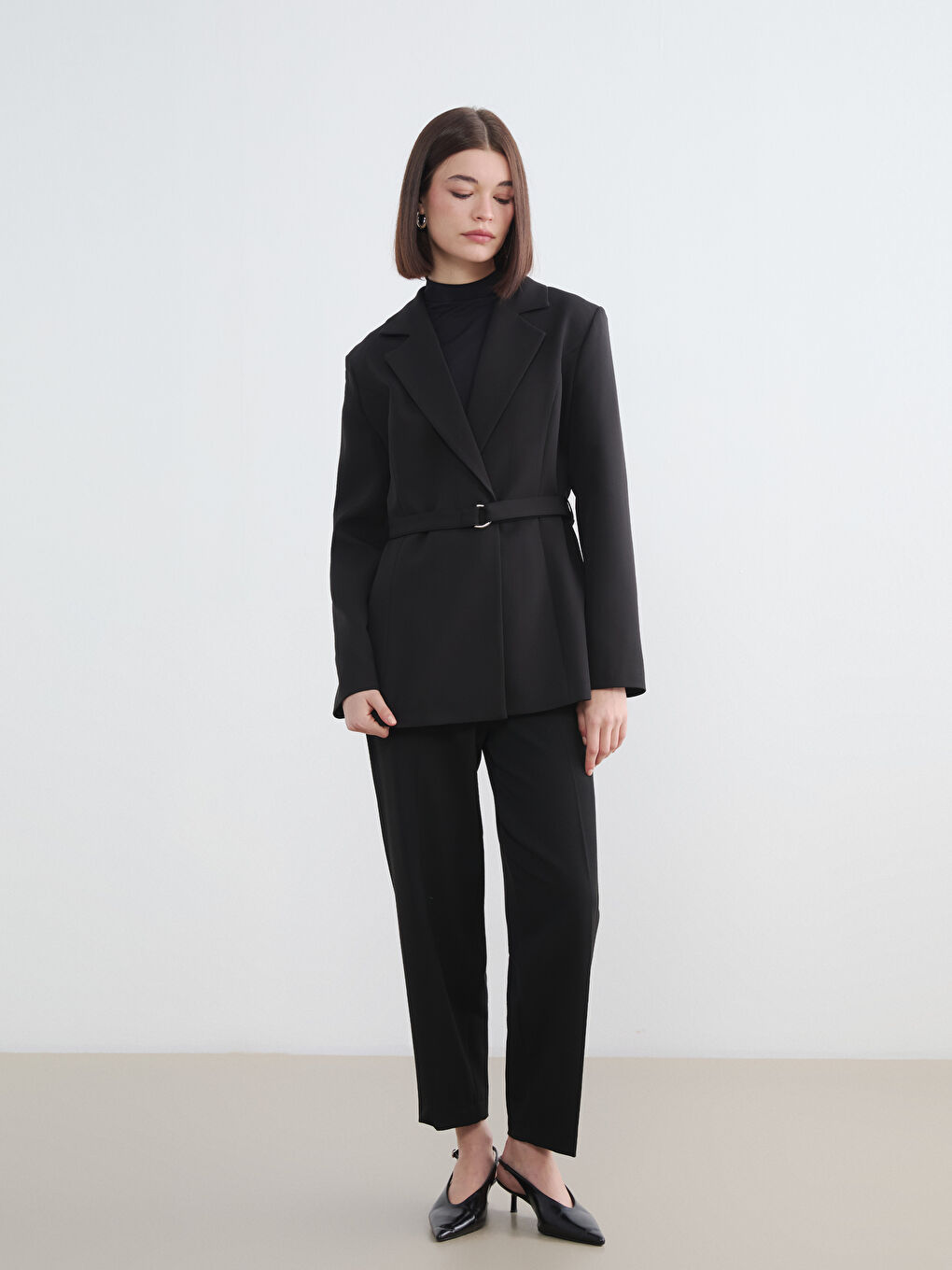 Siyah Beli Kemerli Kadın Blazer Ceket-1
