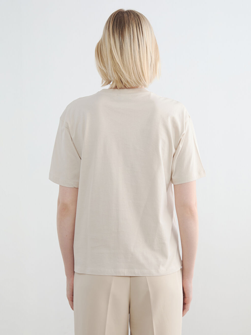 Bej Bisiklet Yaka Taşlı Oversize Kadın Tişört-3