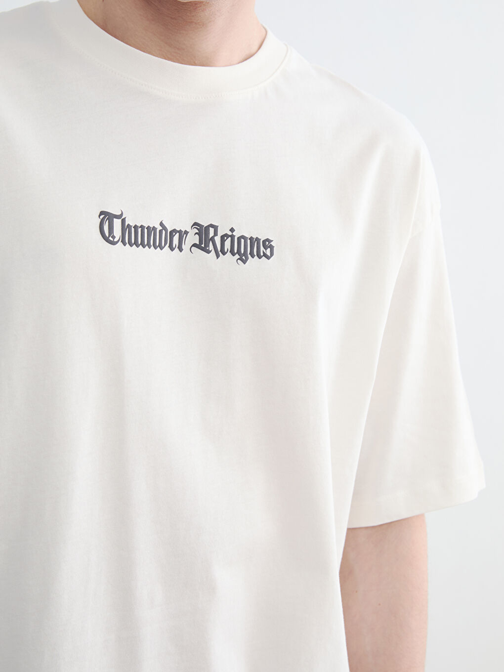 Ekru Oversize Bisiklet Yaka Baskılı Erkek Tişört-2