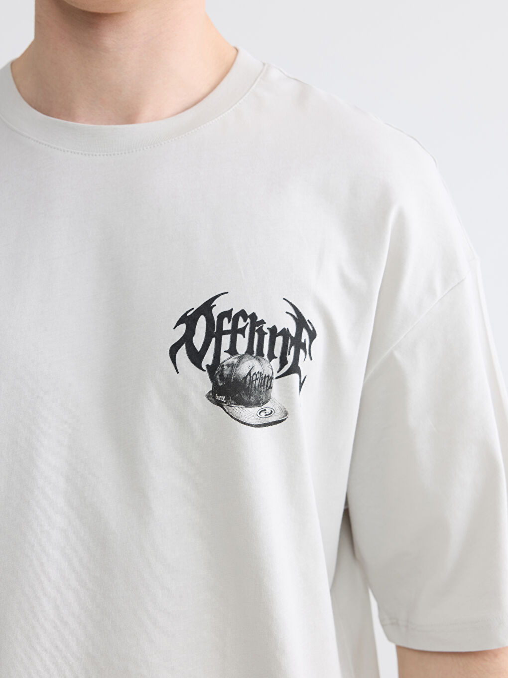 дөңгелек жағалы принтті ерлер футболкасы-2