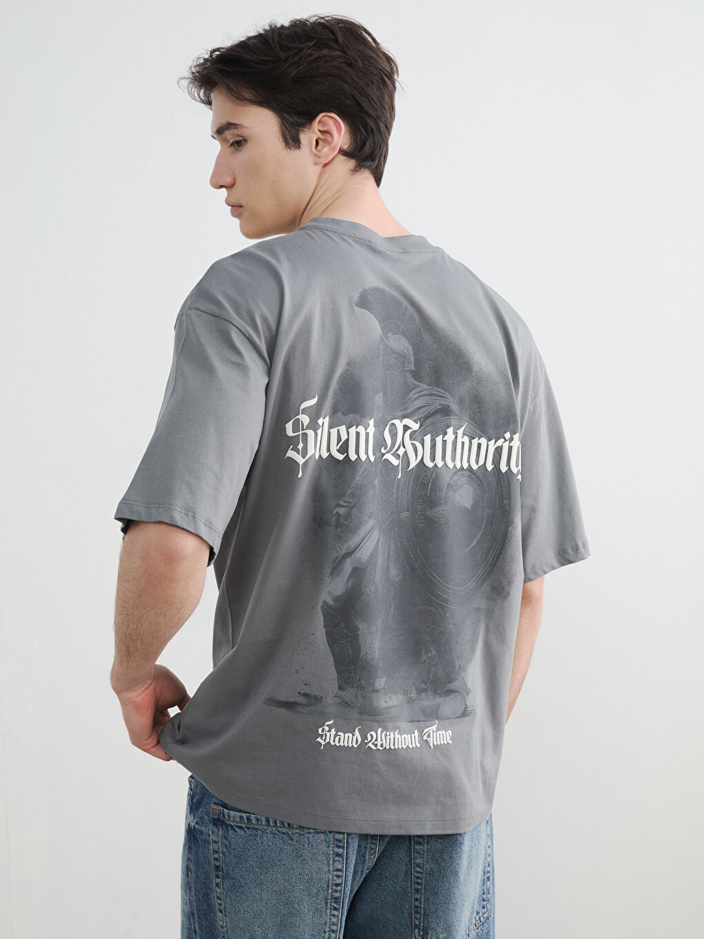Gri Bisiklet Yaka Oversize Baskılı Erkek Tişört