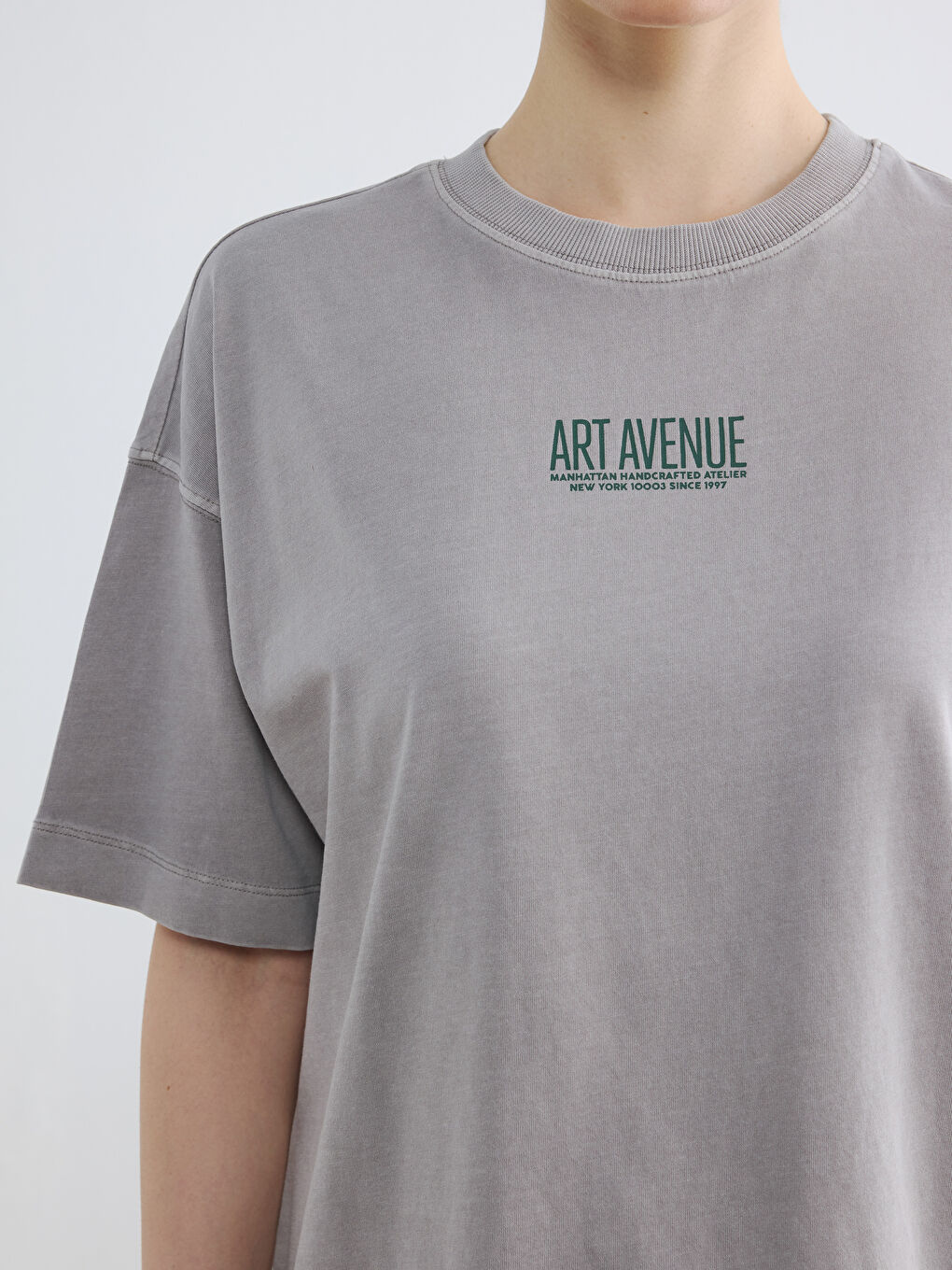 Haki Bisiklet Yaka Baskılı Oversize Kadın Tişört-2