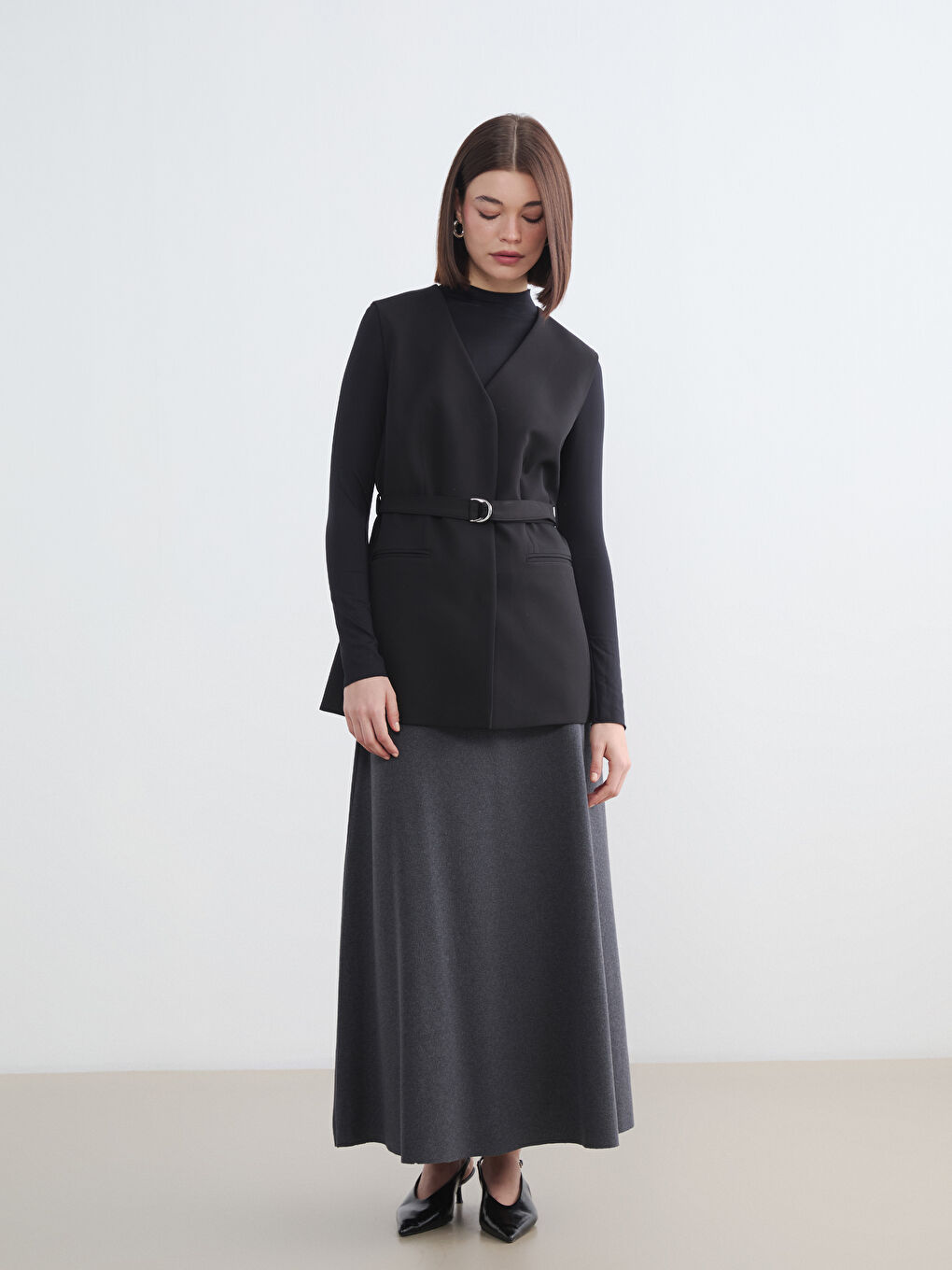 Siyah V Yaka Beli Kemerli Kadın Klasik Yelek	-1