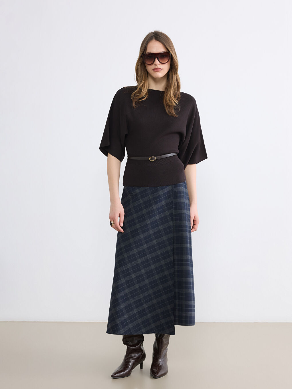 Kahverengi Kayık Yaka Beli Kemerli Kadın Triko Kazak	-1