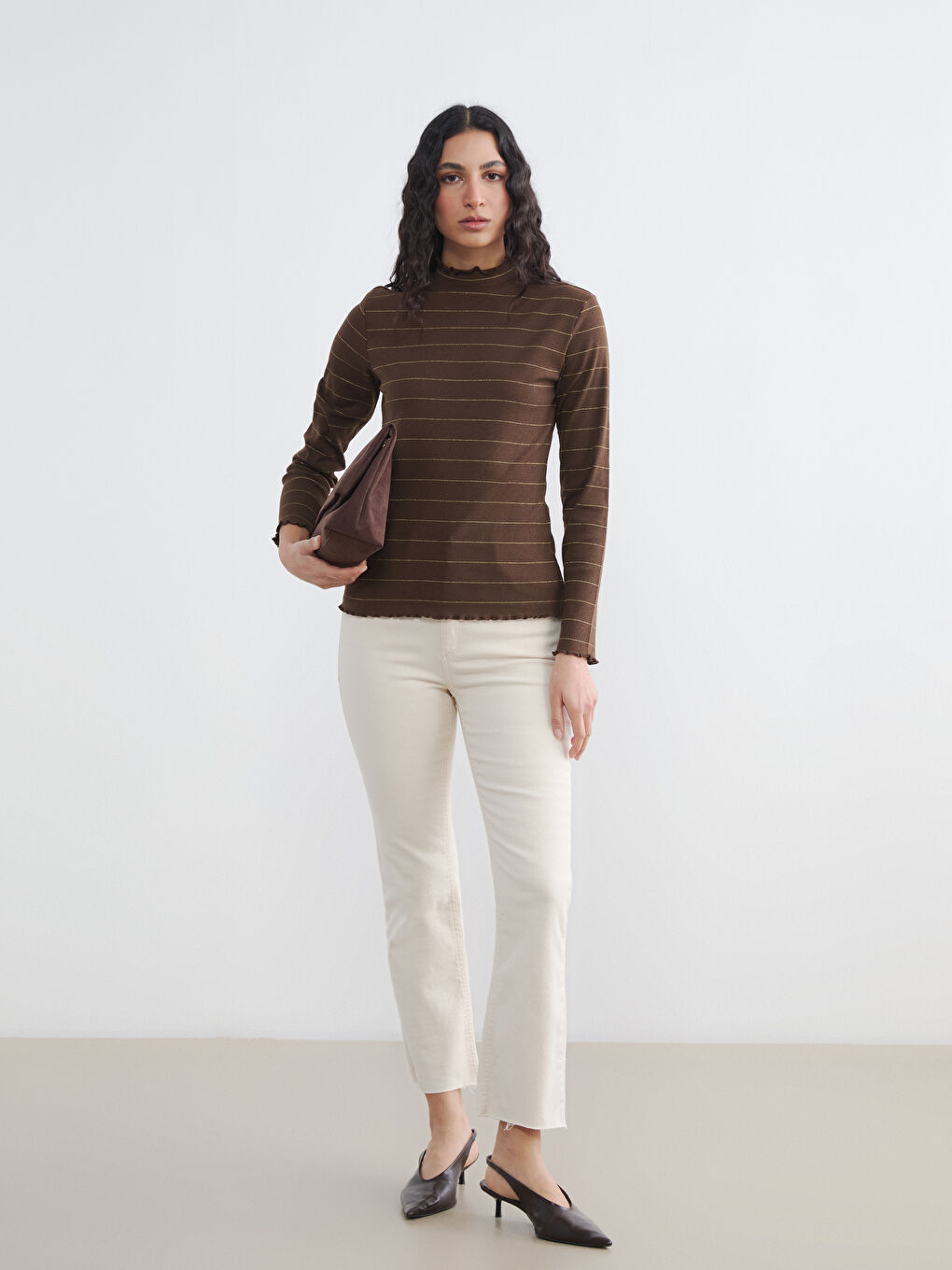 Kahverengi Fırfırlı Dik Yaka Çizgili Kadın Body	-1