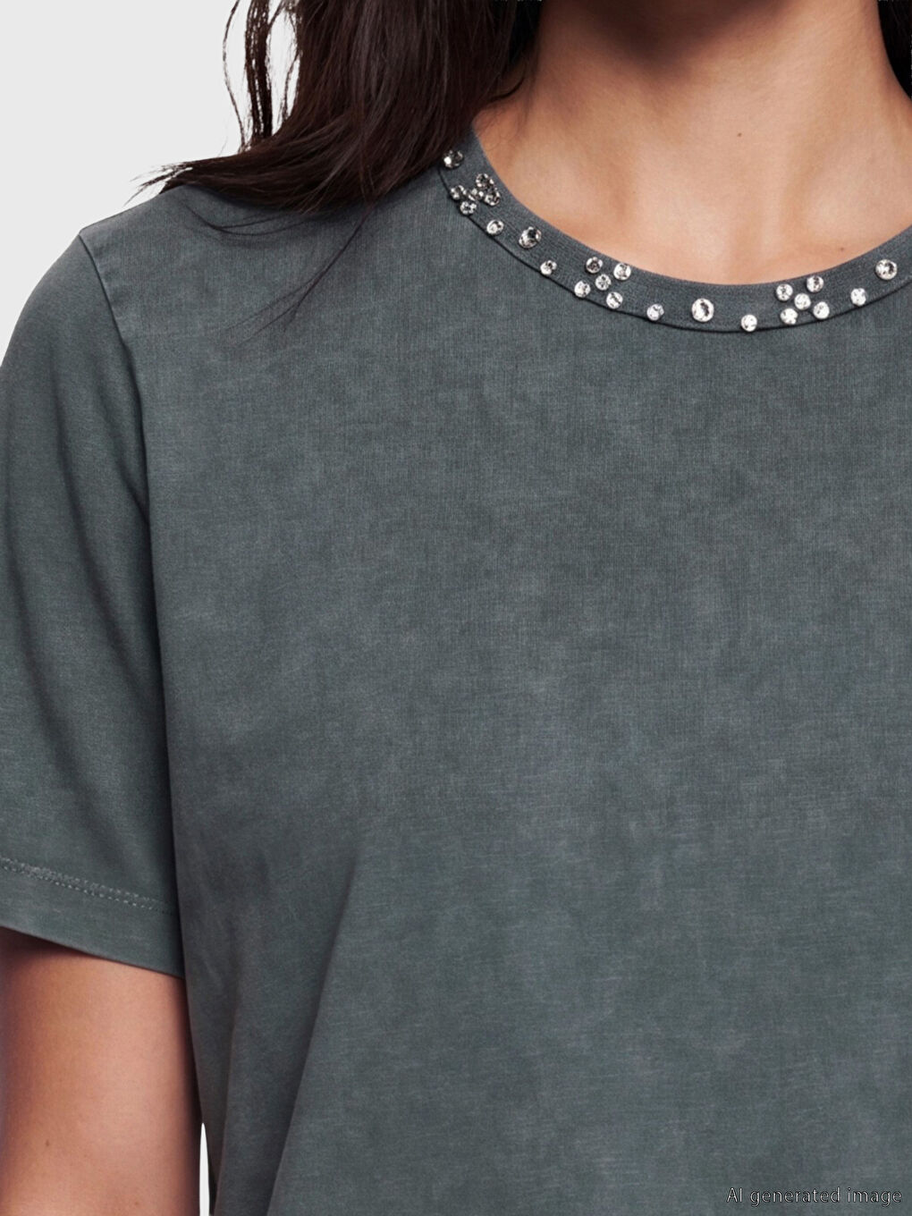 Antrasit Bisiklet Yaka Taşlı Kadın Tişört-2