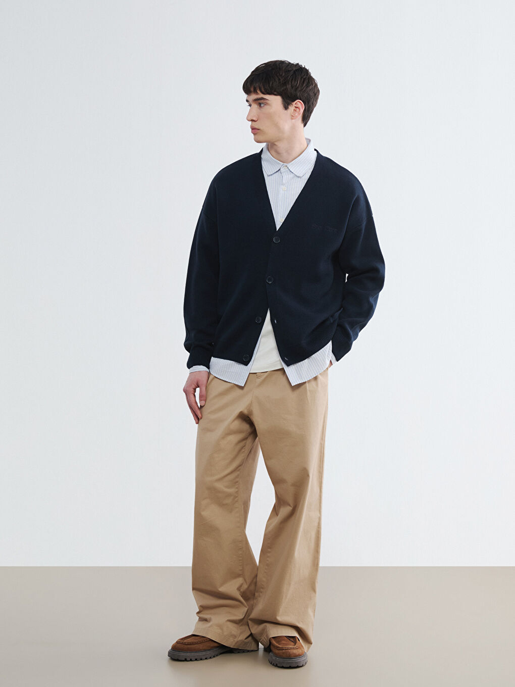 Lacivert Rahat Kalıp V Yaka Nakışlı Erkek Triko Hırka-1