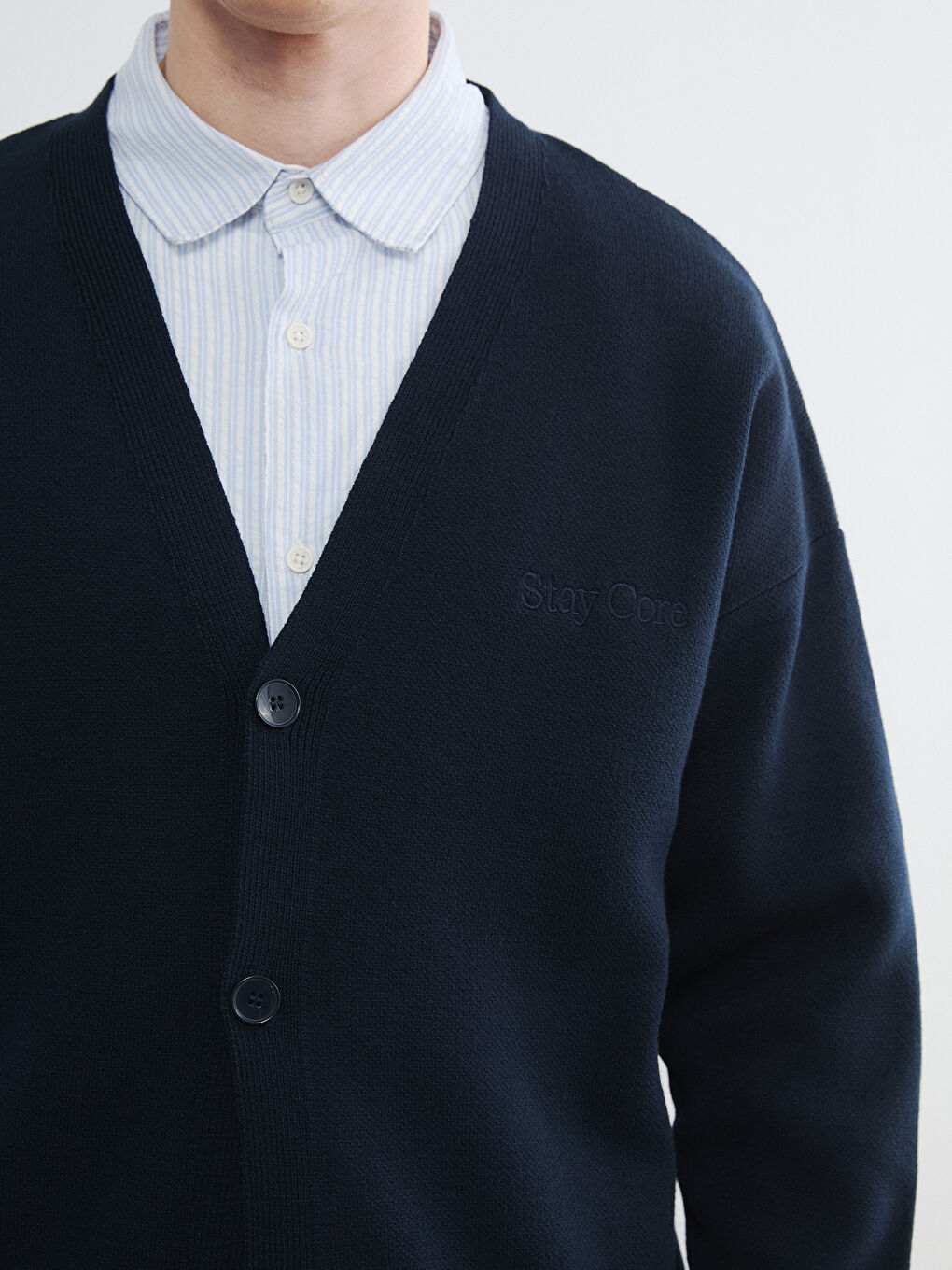 Lacivert Rahat Kalıp V Yaka Nakışlı Erkek Triko Hırka-2