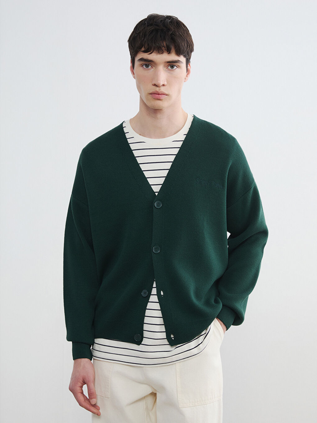 Yeşil Rahat Kalıp V Yaka Nakışlı Erkek Triko Hırka