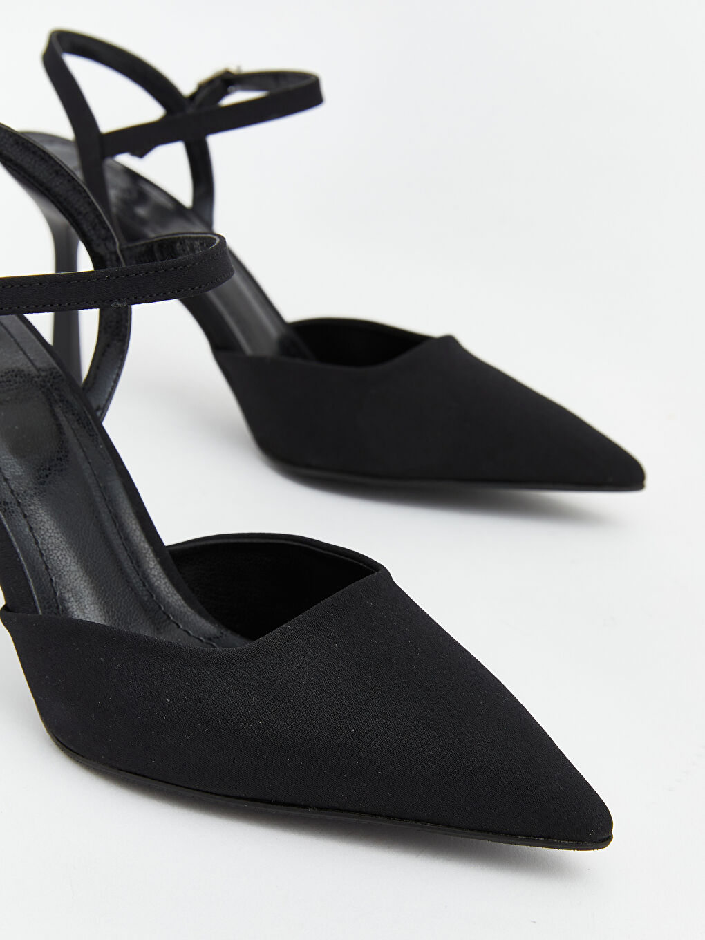 Siyah Sivri Burun Kadın Topuklu Ayakkabı-2
