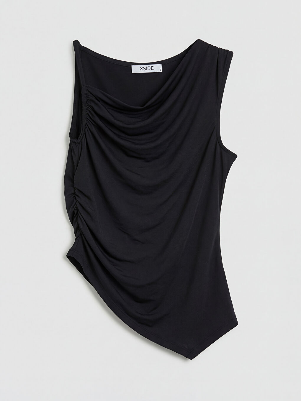 Siyah Dökümlü Yaka Büzgülü Bluz