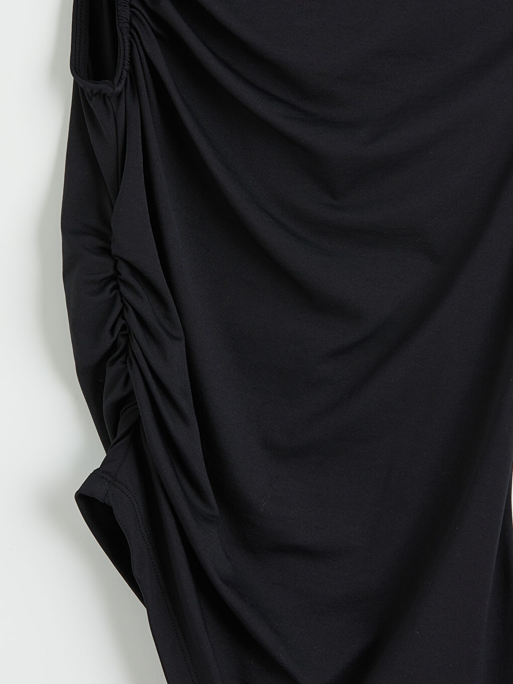 Siyah Dökümlü Yaka Büzgülü Bluz-2