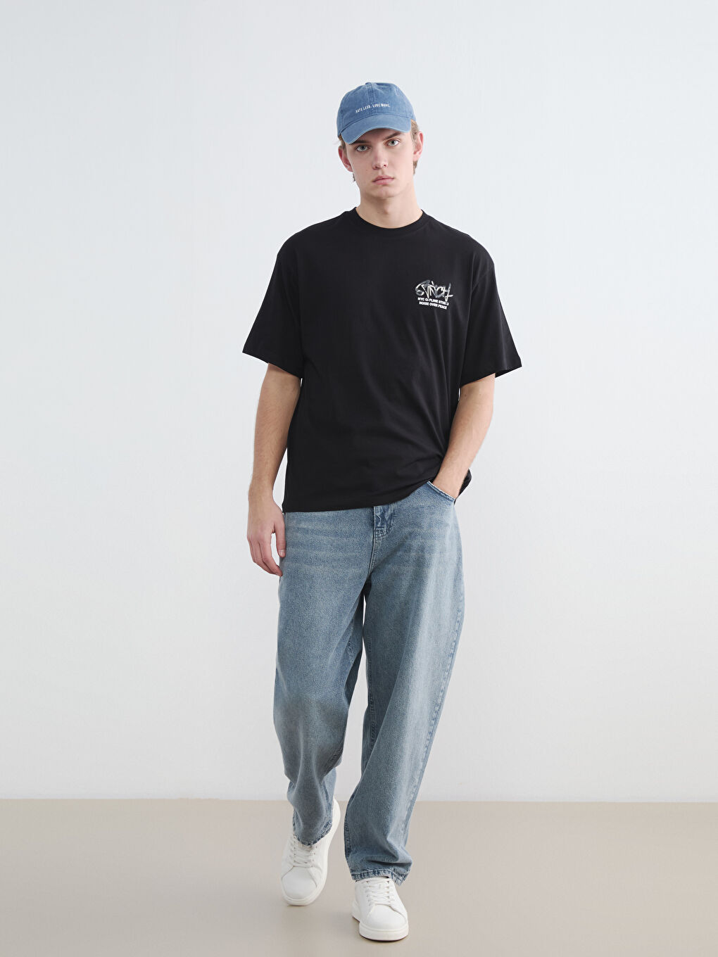 Πλεκτό Μπλουζάκι με Στρογγυλή Λαιμόκοψη και Εκτύπωση NYC για Άνδρες-1