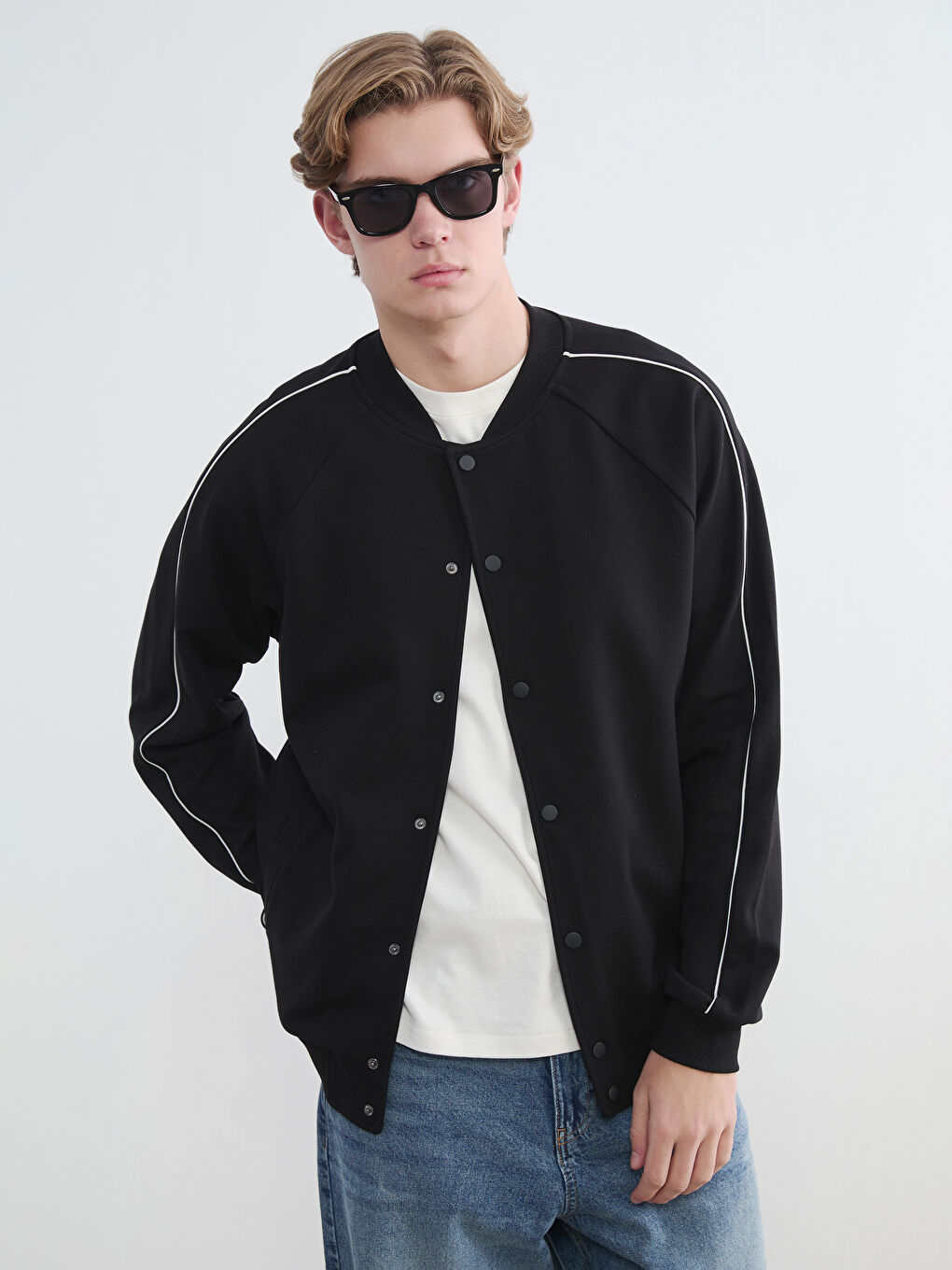 Siyah Rahat Kalıp Erkek Çıtçıtlı Sweatshirt