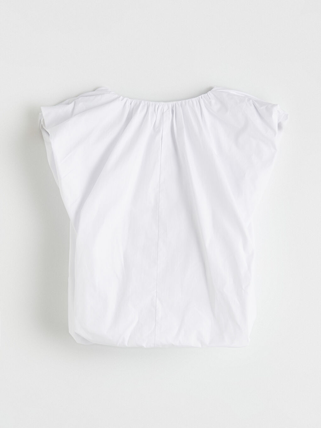 Beyaz V Yaka Büzgülü Poplin Bluz-1