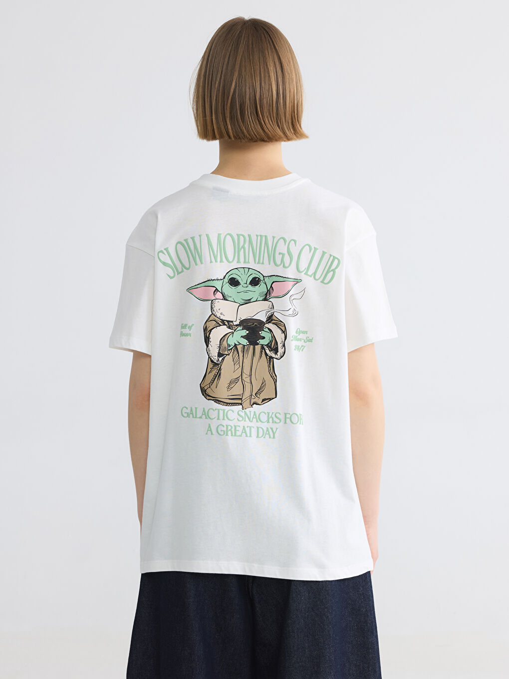 Beyaz The Mandalorian Baskılı Kadın Tişört-3