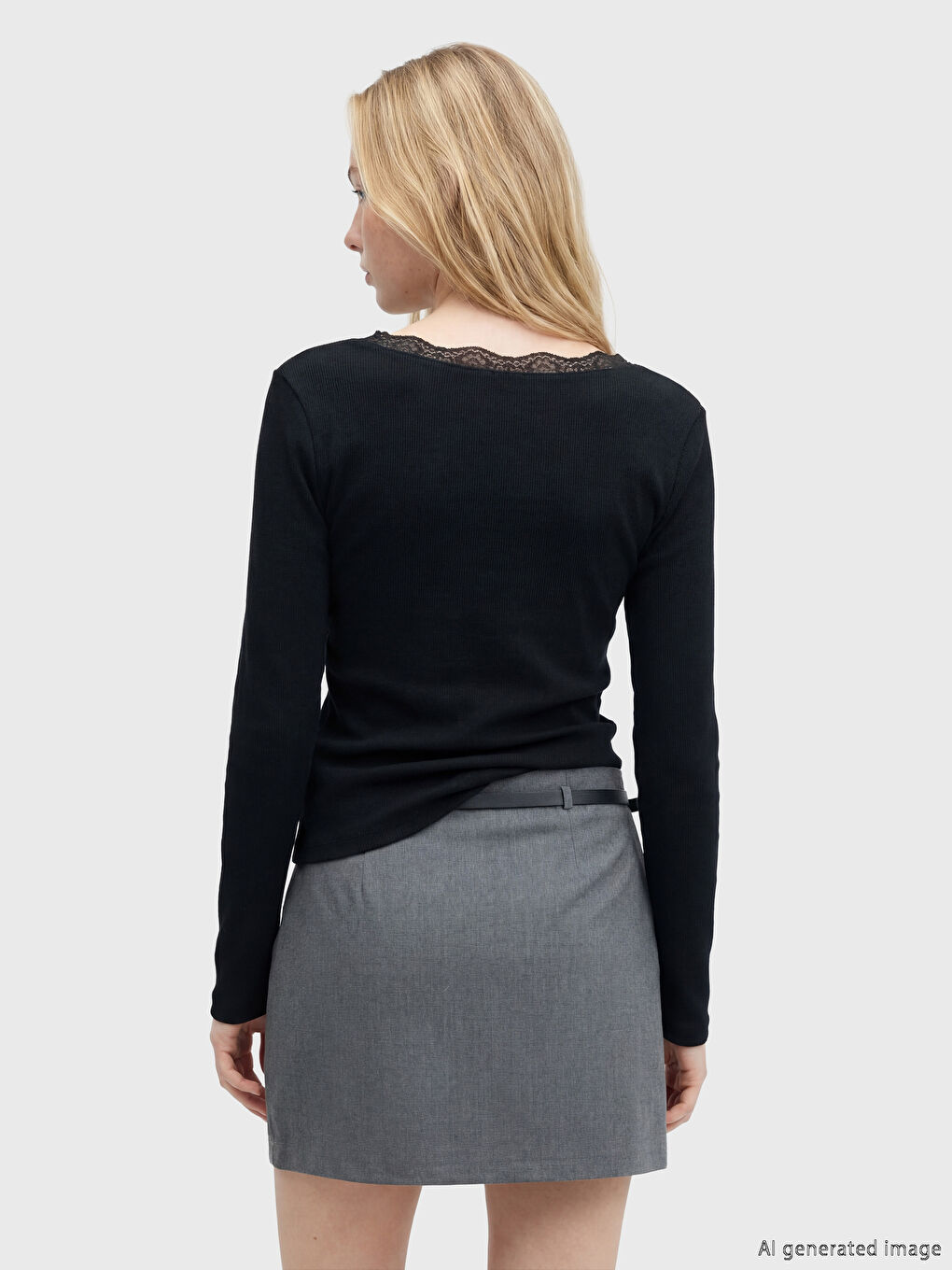 Siyah V Yaka Dantel Detaylı Bluz	-3