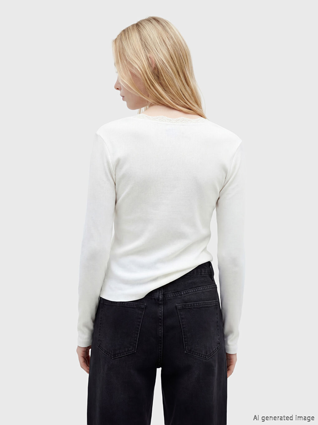 Beyaz V Yaka Dantel Detaylı Bluz	-3