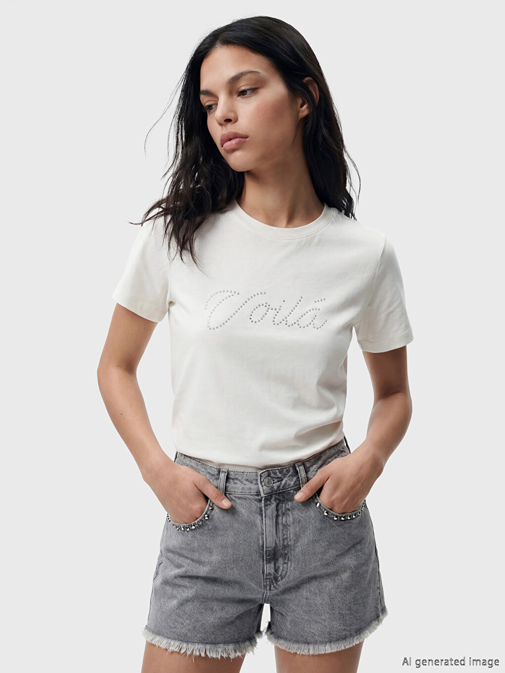 Bluza sa okruglim izrezom ukrašena cirkonima