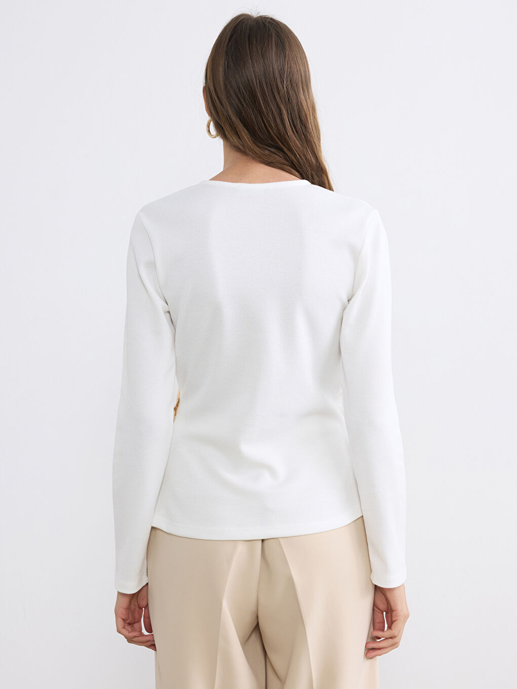 Beyaz Kruvaze Yaka Büzgülü Bluz-3