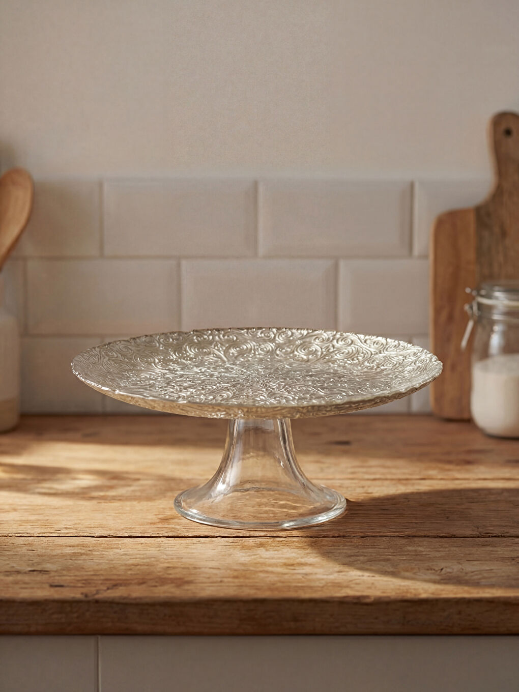 Renksiz Kabartma Desenli Cam Ayaklı Sunumluk