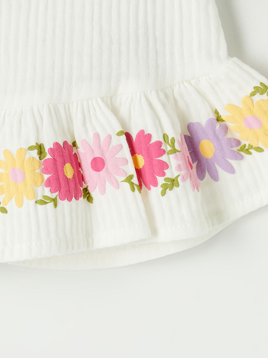 Beyaz Çiçekli Fırfırlı Kız Çocuk Müslin Bluz-2