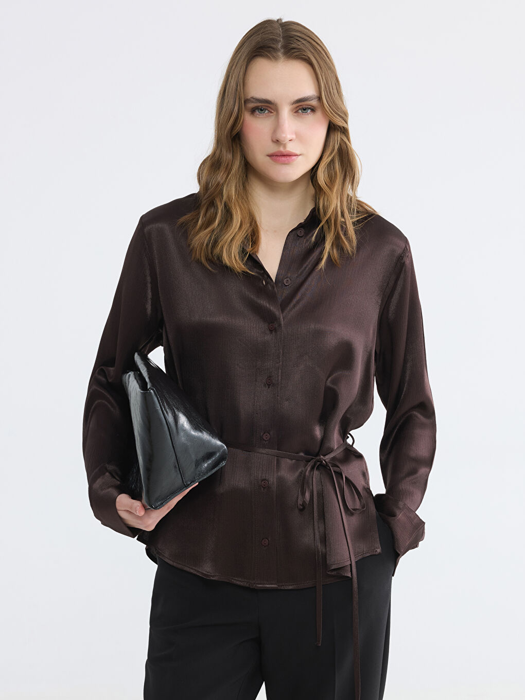 Kahverengi Beli Kuşaklı Kadın Gömlek