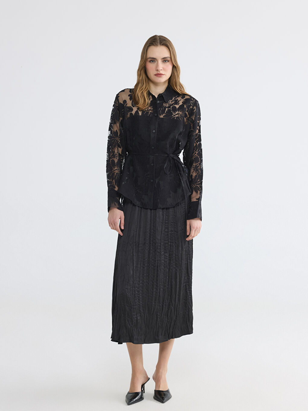 Siyah Çiçek Kuşaklı Kadın Gömlek-1