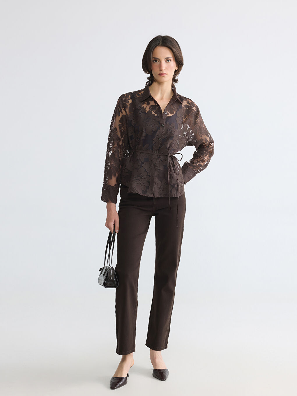 Дамска сатенена риза с флорален десен и колан от плат-1