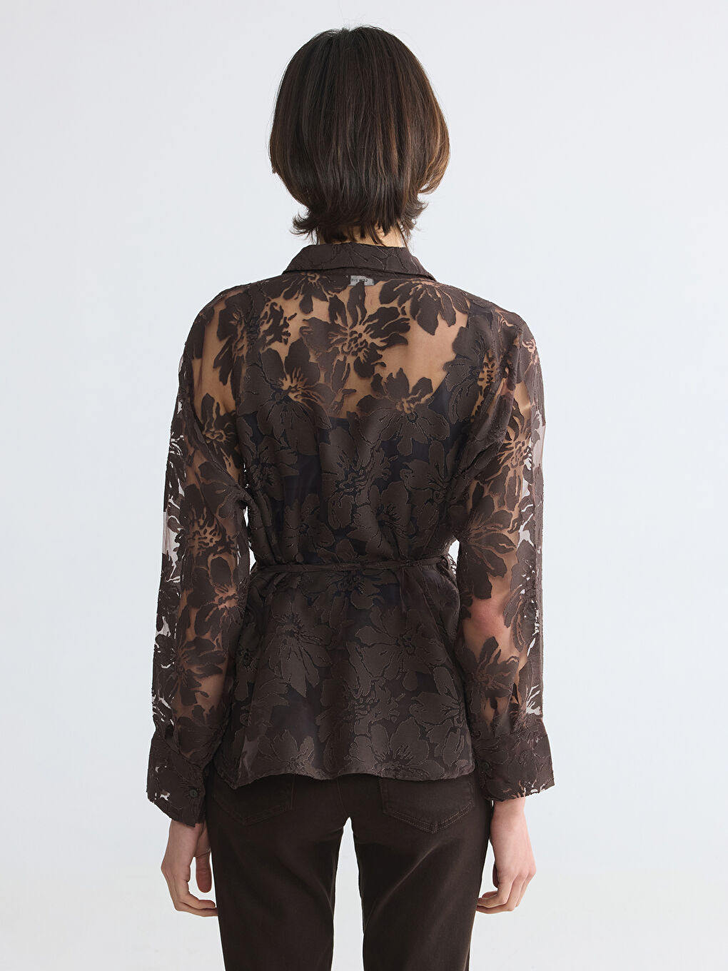 Дамска сатенена риза с флорален десен и колан от плат-3