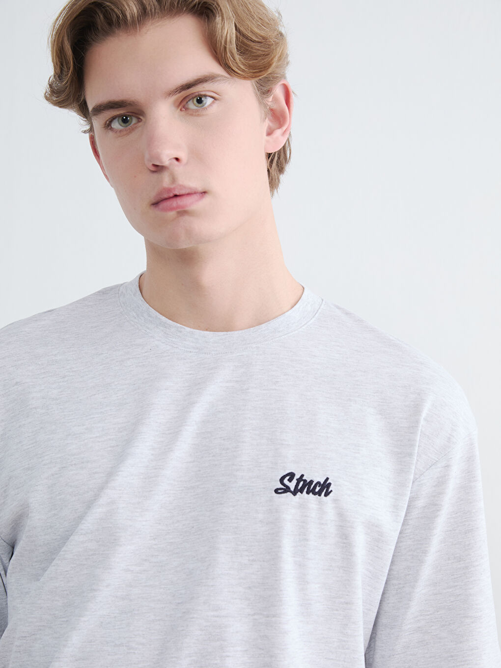 Beyaz Bisiklet Yaka Nakışlı Erkek Penye Tişört-2